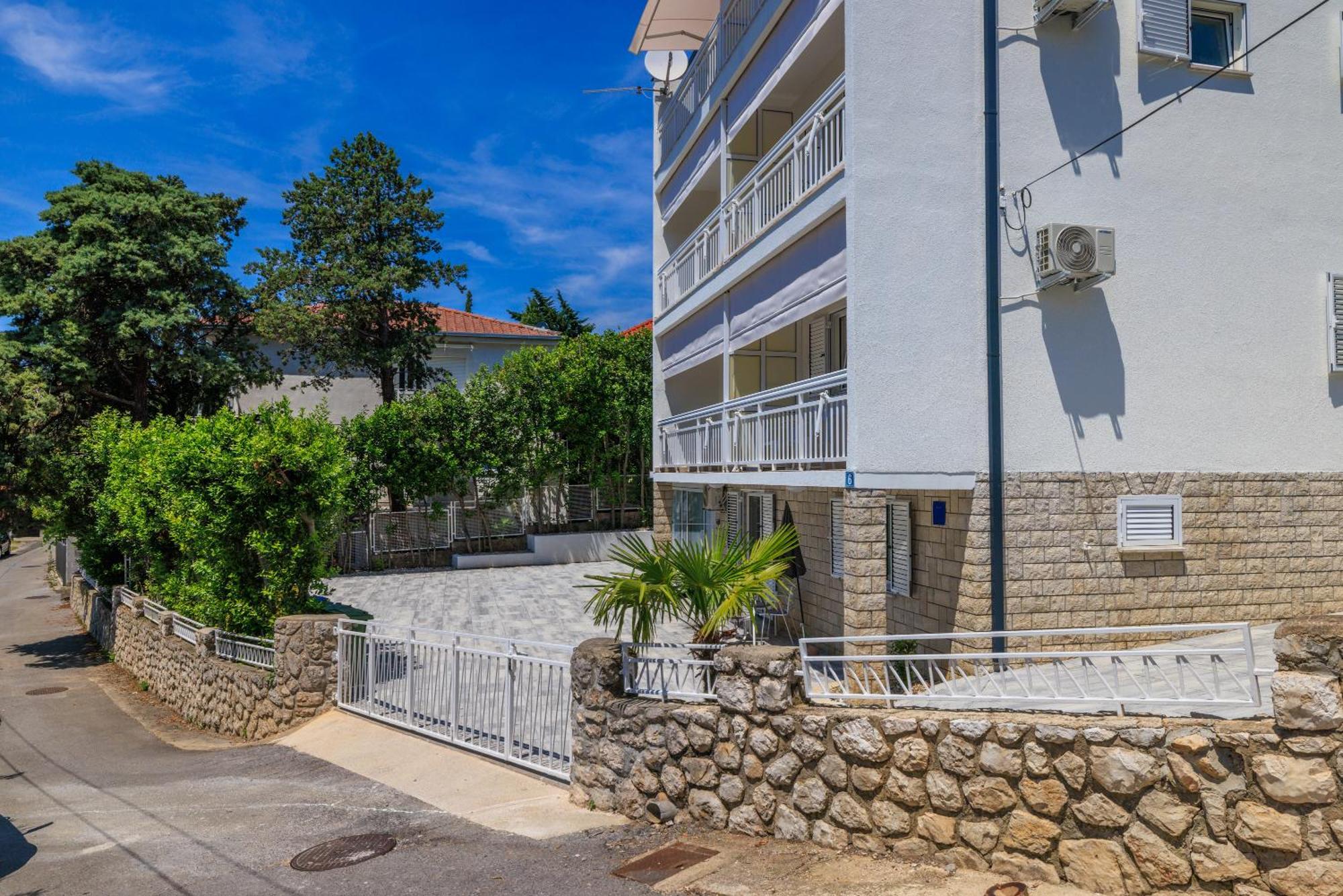 Apartments Podvezanec Цриквениця Екстер'єр фото